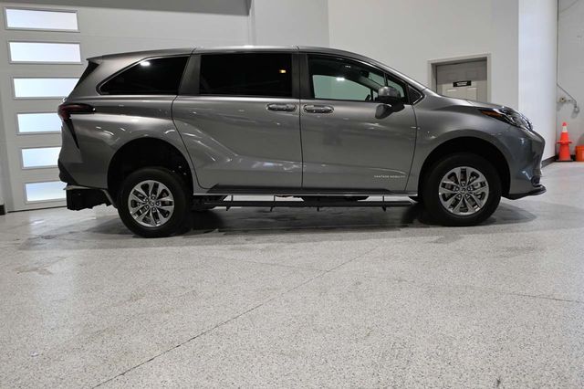 2026 Toyota Sienna LE FWD 8-Passenger - 23008607 - 4