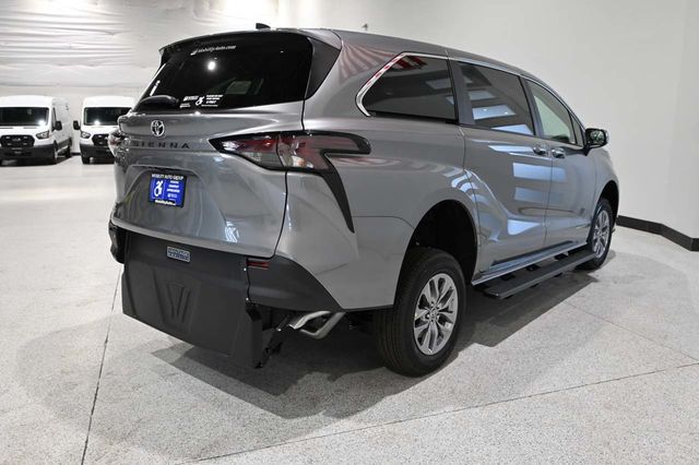 2026 Toyota Sienna LE FWD 8-Passenger - 23008607 - 5