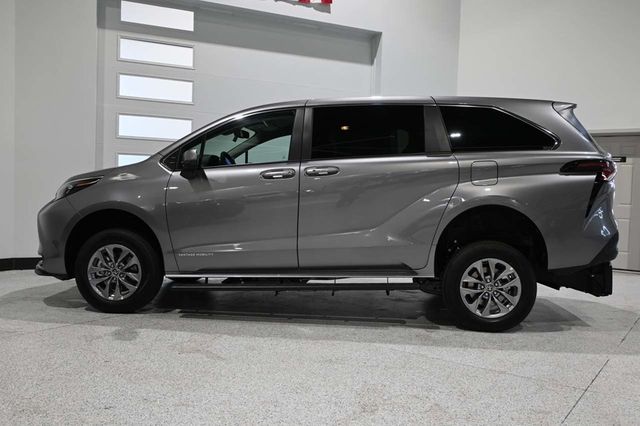 2026 Toyota Sienna LE FWD 8-Passenger - 23008607 - 8