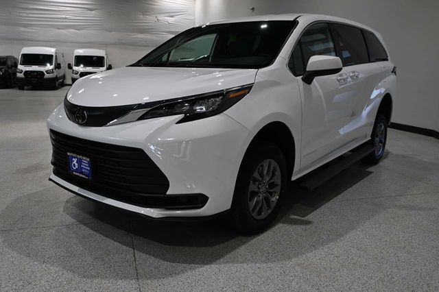 2026 Toyota Sienna LE FWD 8-Passenger - 23008608 - 9