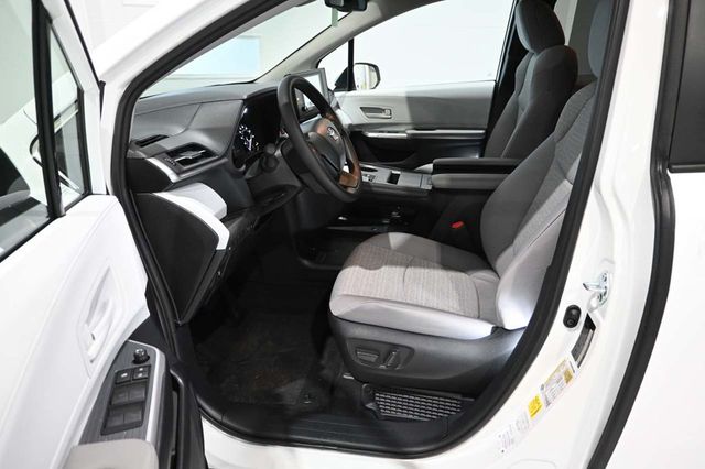 2026 Toyota Sienna LE FWD 8-Passenger - 23008608 - 12