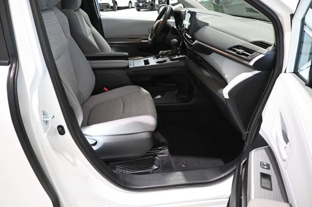 2026 Toyota Sienna LE FWD 8-Passenger - 23008608 - 14