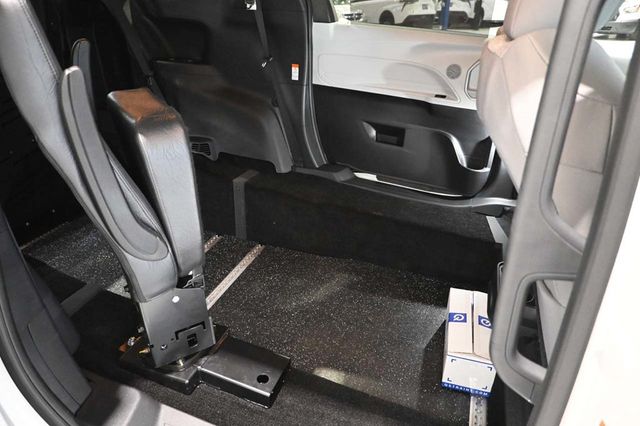 2026 Toyota Sienna LE FWD 8-Passenger - 23008608 - 17