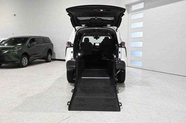 2026 Toyota Sienna LE FWD 8-Passenger - 23008608 - 18