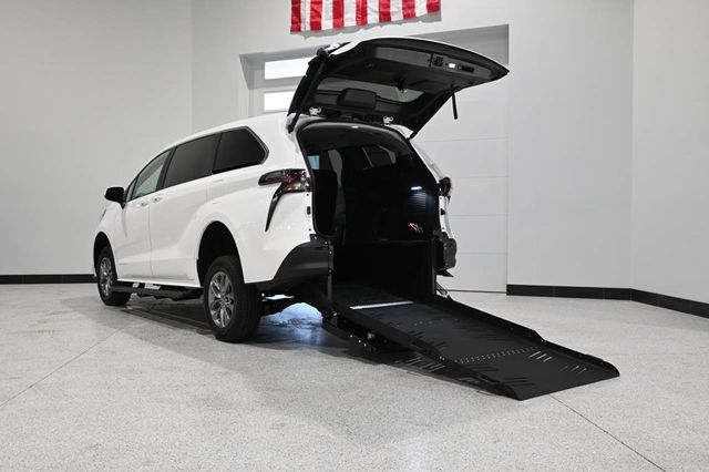 2026 Toyota Sienna LE FWD 8-Passenger - 23008608 - 1