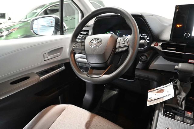 2026 Toyota Sienna LE FWD 8-Passenger - 23008608 - 24