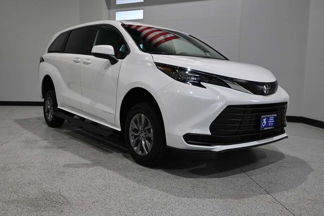 2026 Toyota Sienna LE FWD 8-Passenger - 23008608 - 2