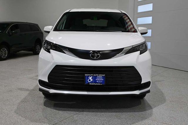 2026 Toyota Sienna LE FWD 8-Passenger - 23008608 - 3