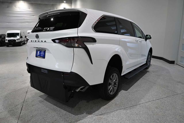 2026 Toyota Sienna LE FWD 8-Passenger - 23008608 - 5