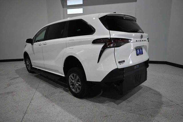 2026 Toyota Sienna LE FWD 8-Passenger - 23008608 - 7