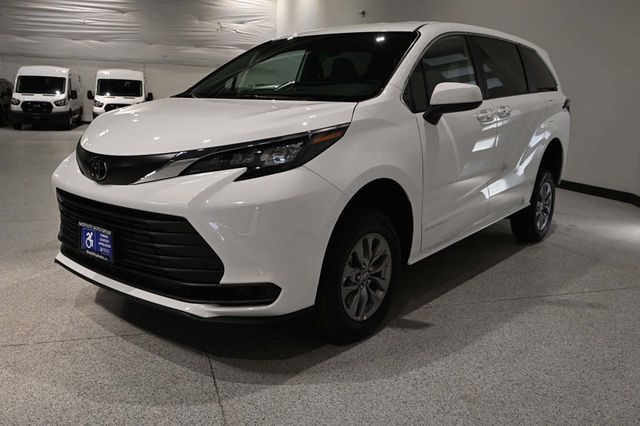 2026 Toyota Sienna LE FWD 8-Passenger - 23008609 - 9