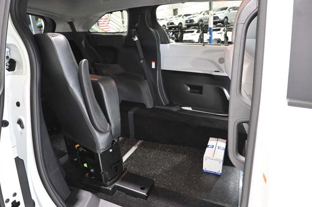 2026 Toyota Sienna LE FWD 8-Passenger - 23008609 - 17