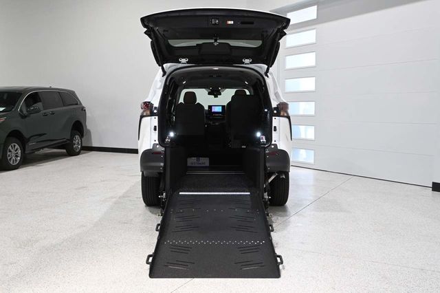 2026 Toyota Sienna LE FWD 8-Passenger - 23008609 - 18