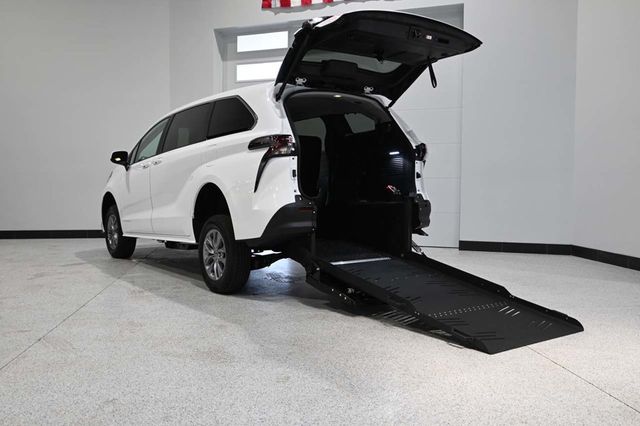 2026 Toyota Sienna LE FWD 8-Passenger - 23008609 - 1