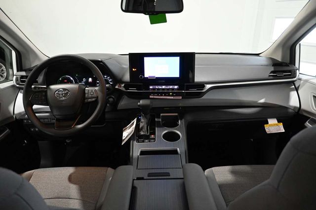 2026 Toyota Sienna LE FWD 8-Passenger - 23008609 - 24