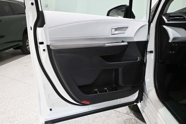 2026 Toyota Sienna LE FWD 8-Passenger - 23008609 - 28