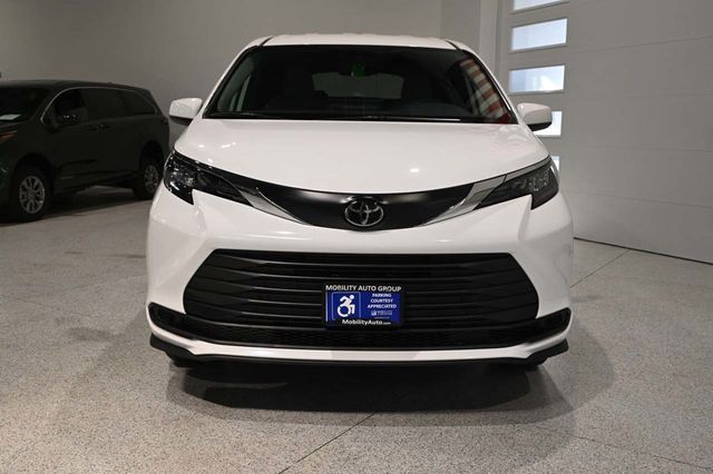 2026 Toyota Sienna LE FWD 8-Passenger - 23008609 - 3