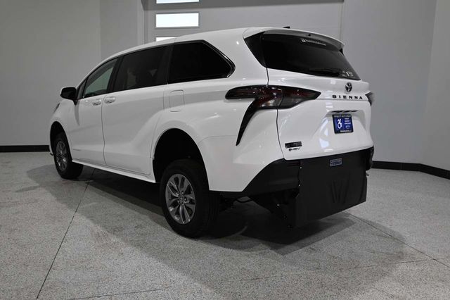 2026 Toyota Sienna LE FWD 8-Passenger - 23008609 - 5