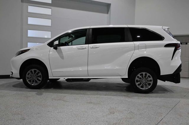 2026 Toyota Sienna LE FWD 8-Passenger - 23008609 - 8