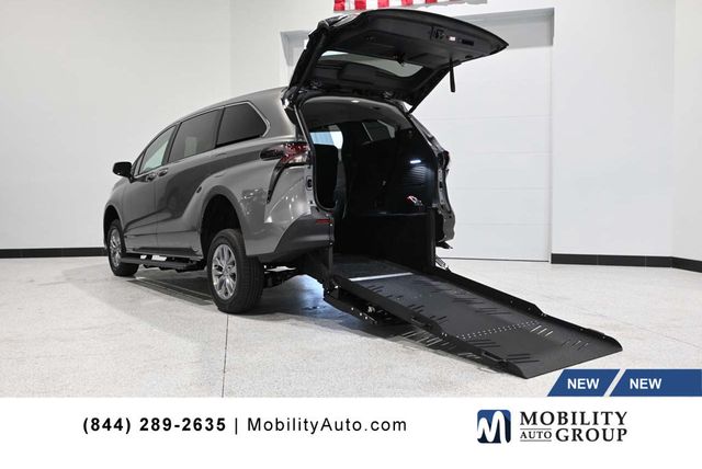 2026 Toyota Sienna LE FWD 8-Passenger - 23008610 - 0