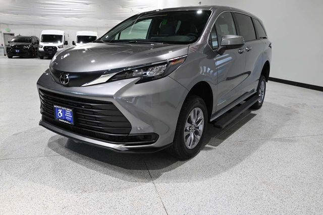 2026 Toyota Sienna LE FWD 8-Passenger - 23008610 - 9