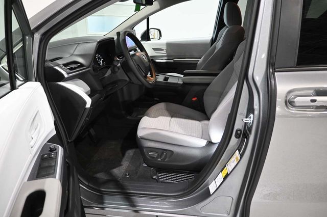 2026 Toyota Sienna LE FWD 8-Passenger - 23008610 - 12