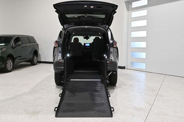 2026 Toyota Sienna LE FWD 8-Passenger - 23008610 - 18