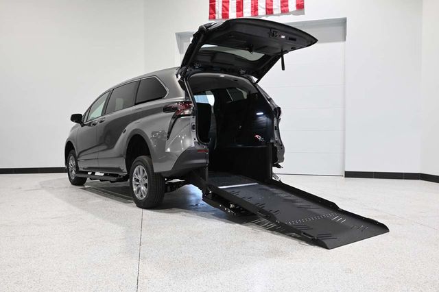 2026 Toyota Sienna LE FWD 8-Passenger - 23008610 - 1