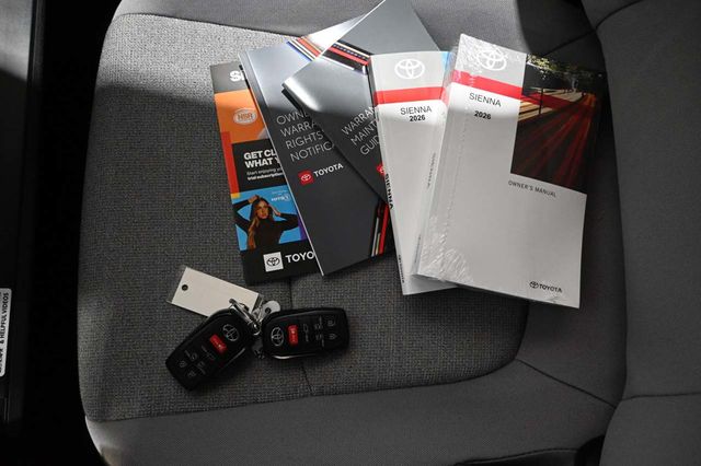 2026 Toyota Sienna LE FWD 8-Passenger - 23008610 - 38