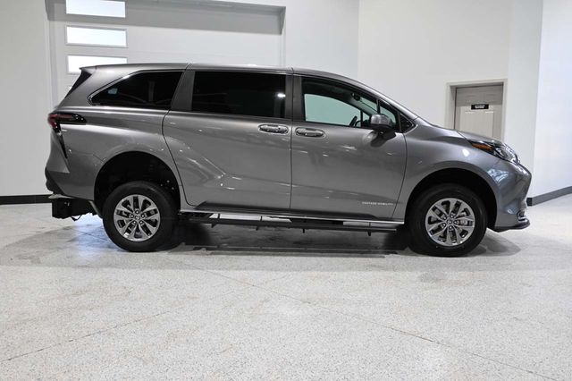 2026 Toyota Sienna LE FWD 8-Passenger - 23008610 - 4