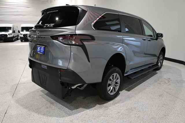 2026 Toyota Sienna LE FWD 8-Passenger - 23008610 - 5