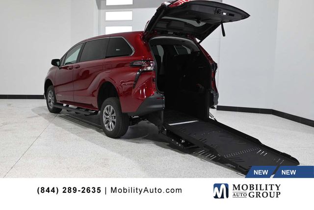 2026 Toyota Sienna LE FWD 8-Passenger - 23010646 - 0