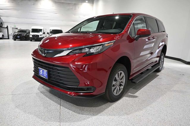 2026 Toyota Sienna LE FWD 8-Passenger - 23010646 - 9