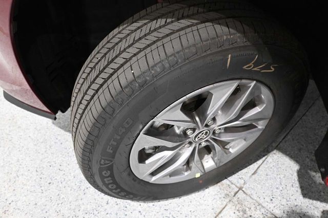 2026 Toyota Sienna LE FWD 8-Passenger - 23010646 - 10