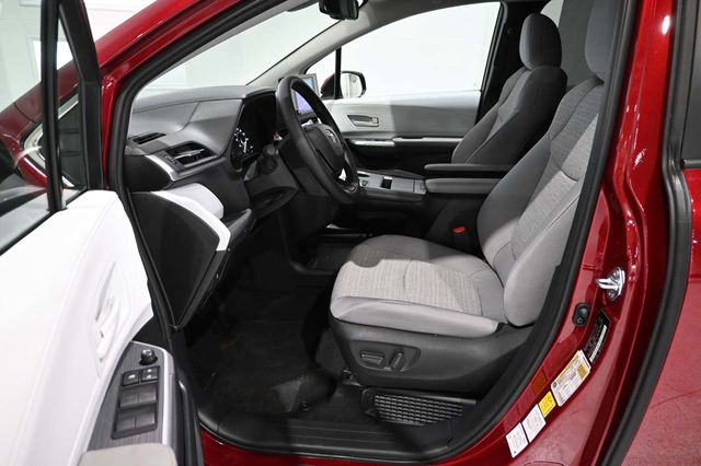 2026 Toyota Sienna LE FWD 8-Passenger - 23010646 - 12