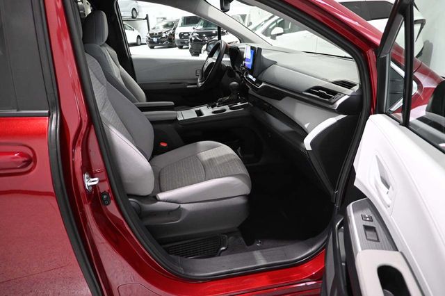 2026 Toyota Sienna LE FWD 8-Passenger - 23010646 - 14