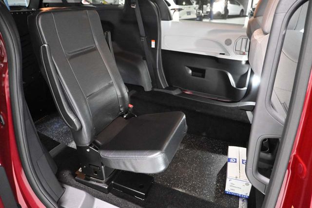 2026 Toyota Sienna LE FWD 8-Passenger - 23010646 - 16