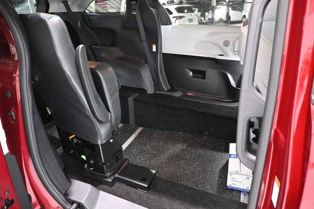 2026 Toyota Sienna LE FWD 8-Passenger - 23010646 - 17