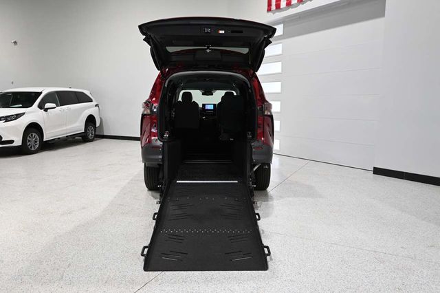 2026 Toyota Sienna LE FWD 8-Passenger - 23010646 - 18