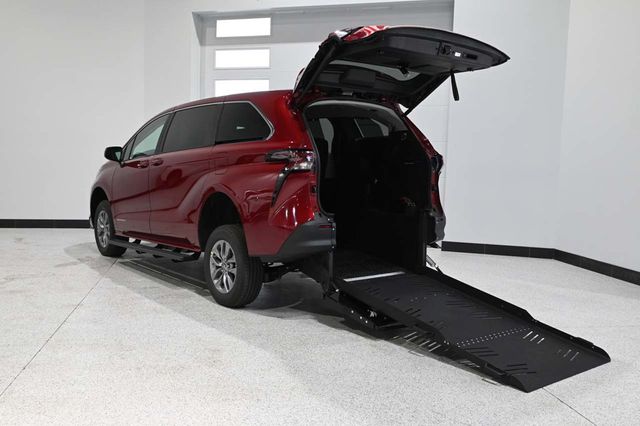 2026 Toyota Sienna LE FWD 8-Passenger - 23010646 - 1