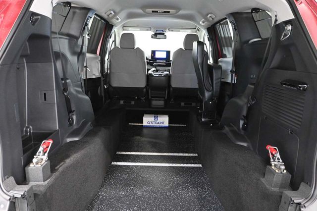 2026 Toyota Sienna LE FWD 8-Passenger - 23010646 - 21