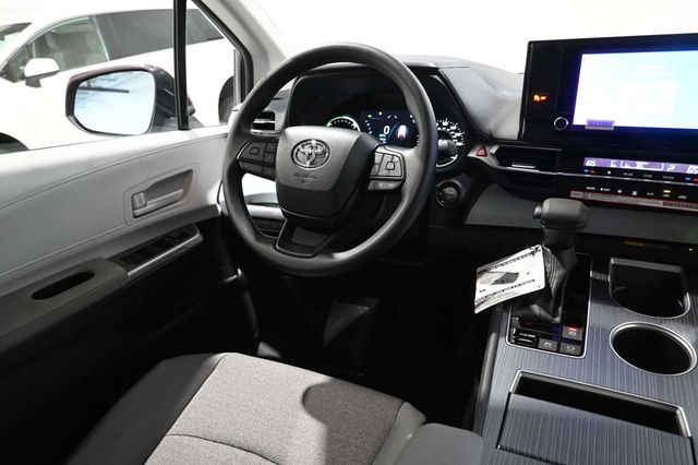 2026 Toyota Sienna LE FWD 8-Passenger - 23010646 - 24
