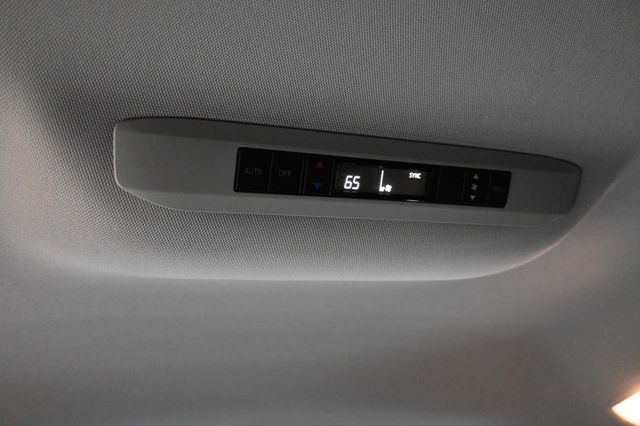 2026 Toyota Sienna LE FWD 8-Passenger - 23010646 - 28