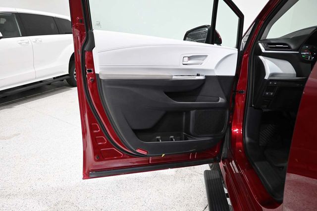 2026 Toyota Sienna LE FWD 8-Passenger - 23010646 - 29