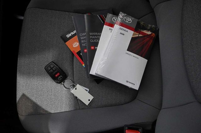 2026 Toyota Sienna LE FWD 8-Passenger - 23010646 - 38