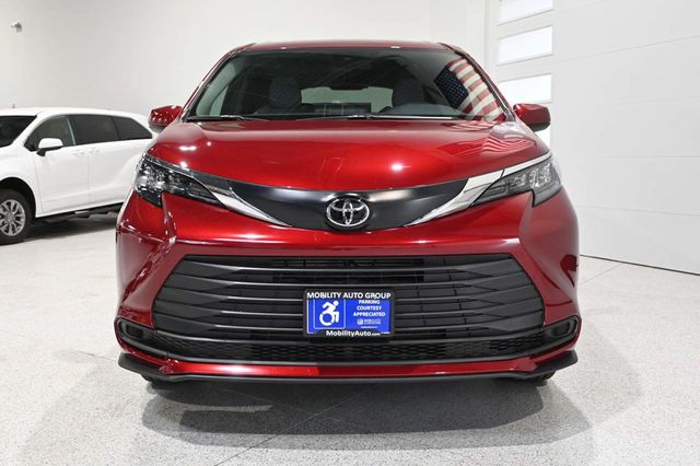 2026 Toyota Sienna LE FWD 8-Passenger - 23010646 - 3