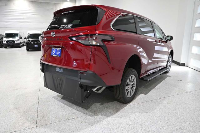 2026 Toyota Sienna LE FWD 8-Passenger - 23010646 - 5