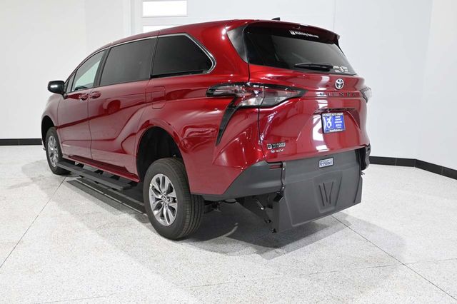 2026 Toyota Sienna LE FWD 8-Passenger - 23010646 - 7