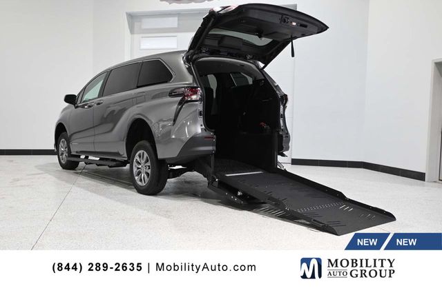 2026 Toyota Sienna LE FWD 8-Passenger - 23010647 - 0