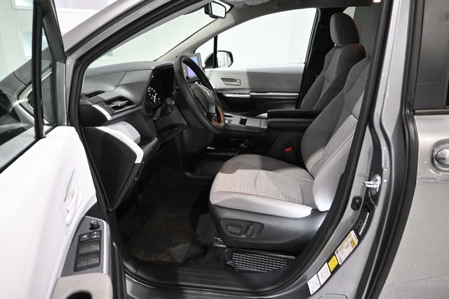 2026 Toyota Sienna LE FWD 8-Passenger - 23010647 - 12